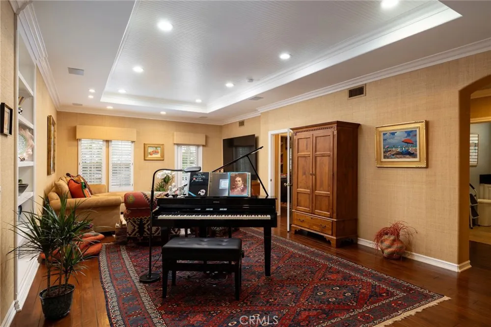 19609 Mayfield Circle Huntington Beach, CA 92648