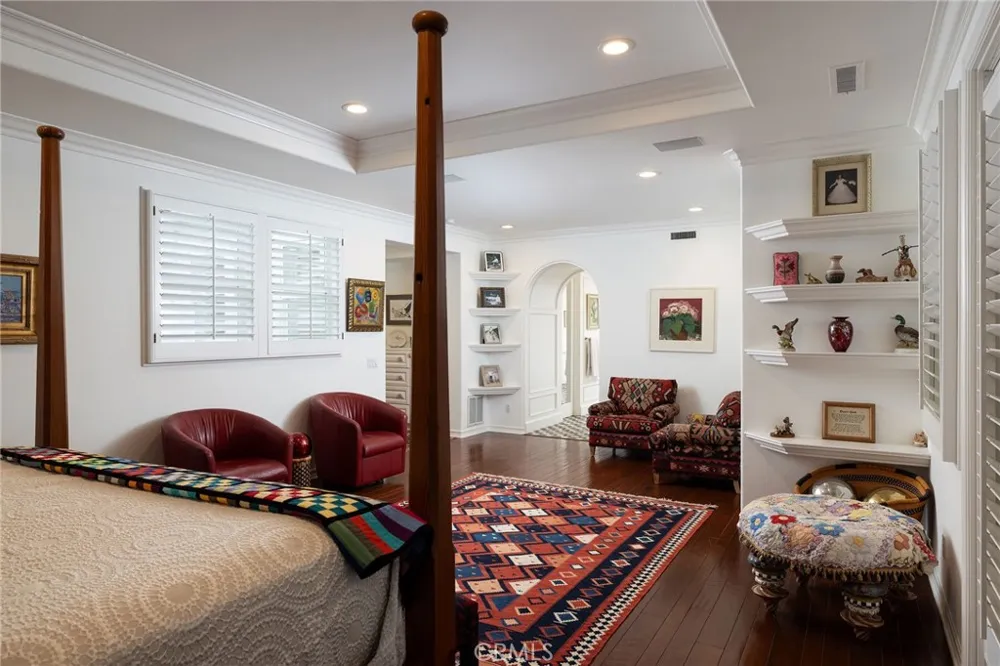 19609 Mayfield Circle Huntington Beach, CA 92648