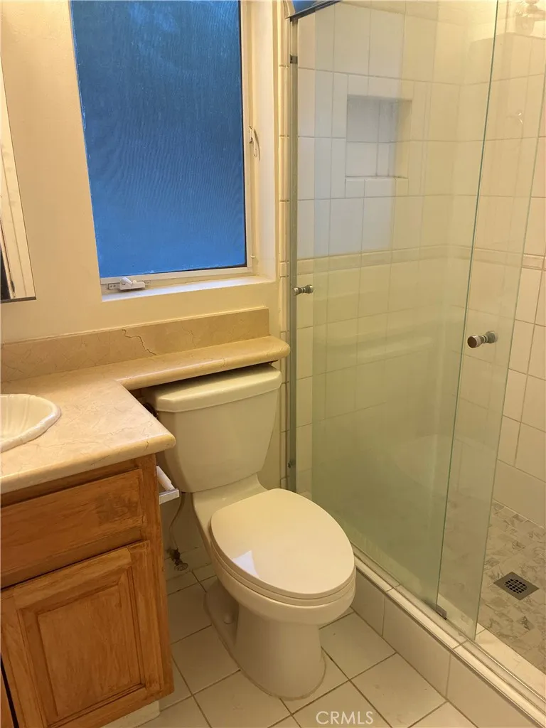 20405 Oxnard Woodland Hills, CA 91367