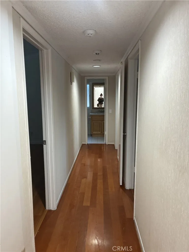 20405 Oxnard Woodland Hills, CA 91367