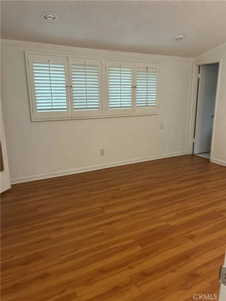 20405 Oxnard Woodland Hills, CA 91367