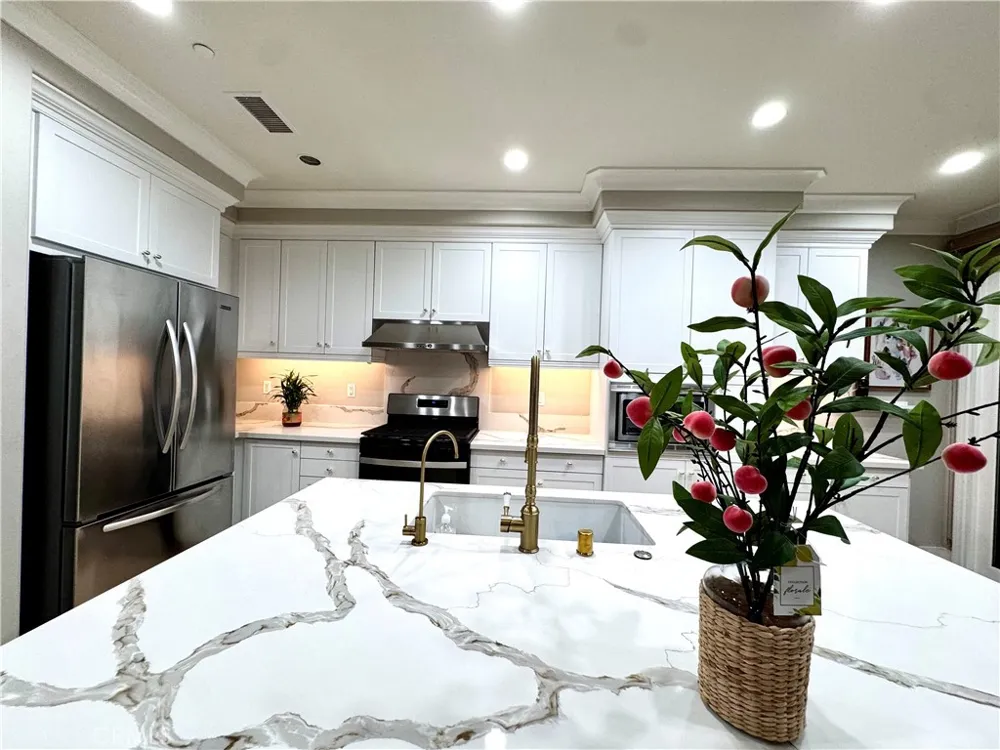 31 Shellbark Irvine, CA 92618