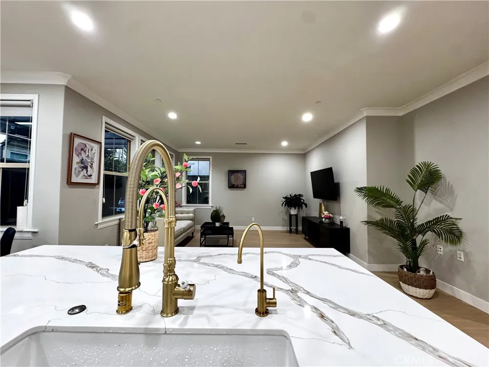 31 Shellbark Irvine, CA 92618