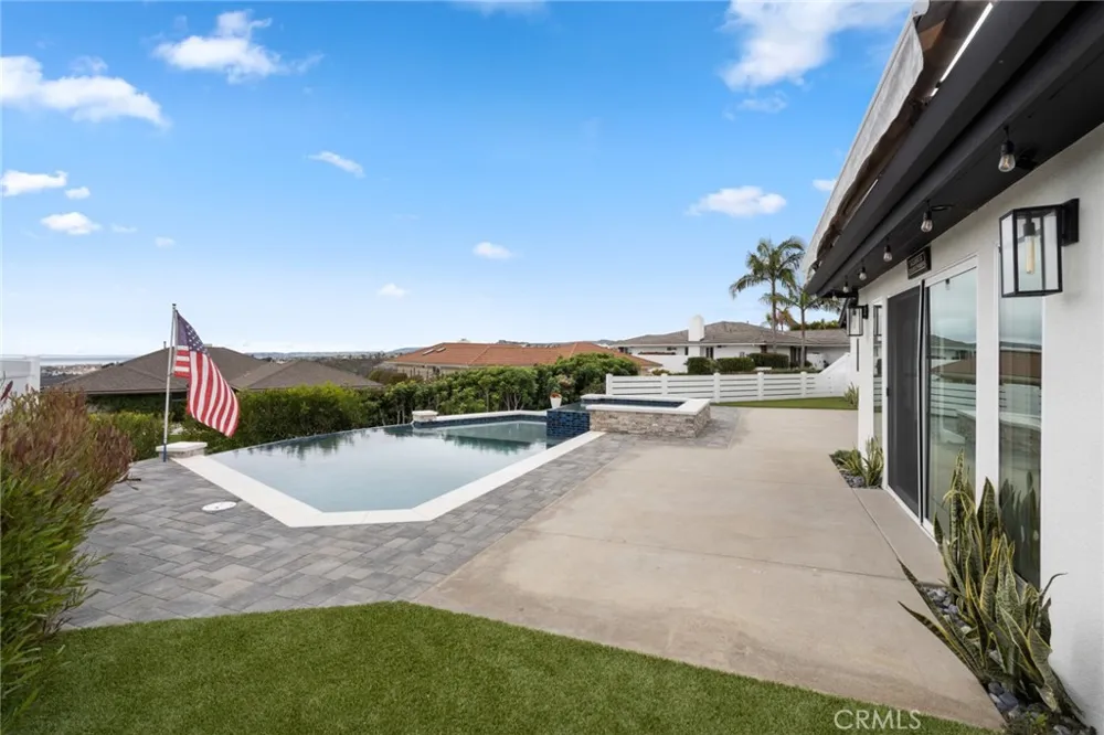 946 Avenida Presidio San Clemente, CA 92672