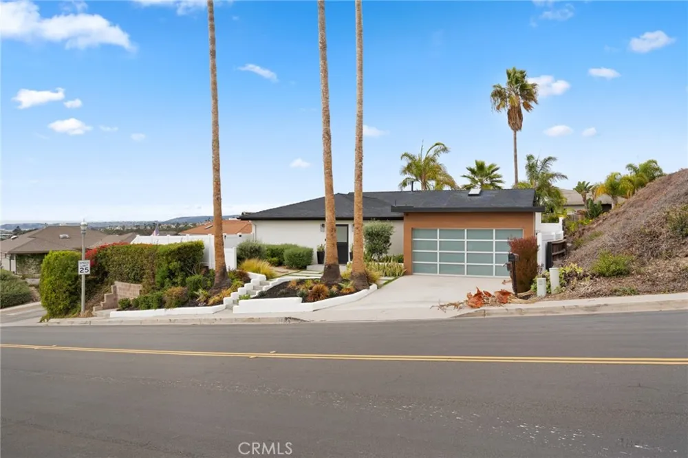 946 Avenida Presidio San Clemente, CA 92672