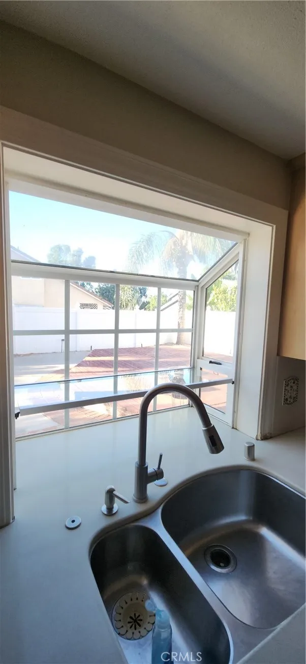 1267 Regent Corona, CA 92882