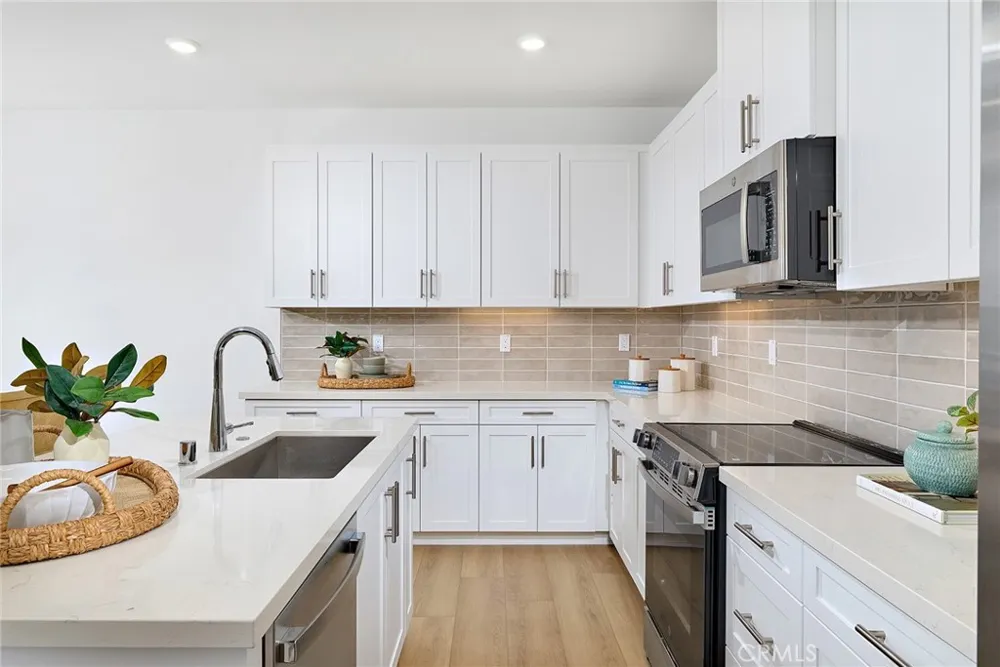 1302 W North Pinecrest Paseo Ontario, CA 91762