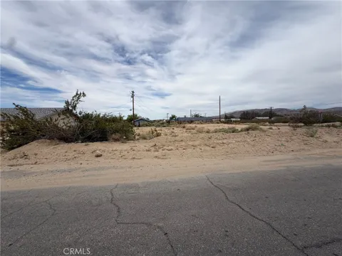 Tamarisk Ave