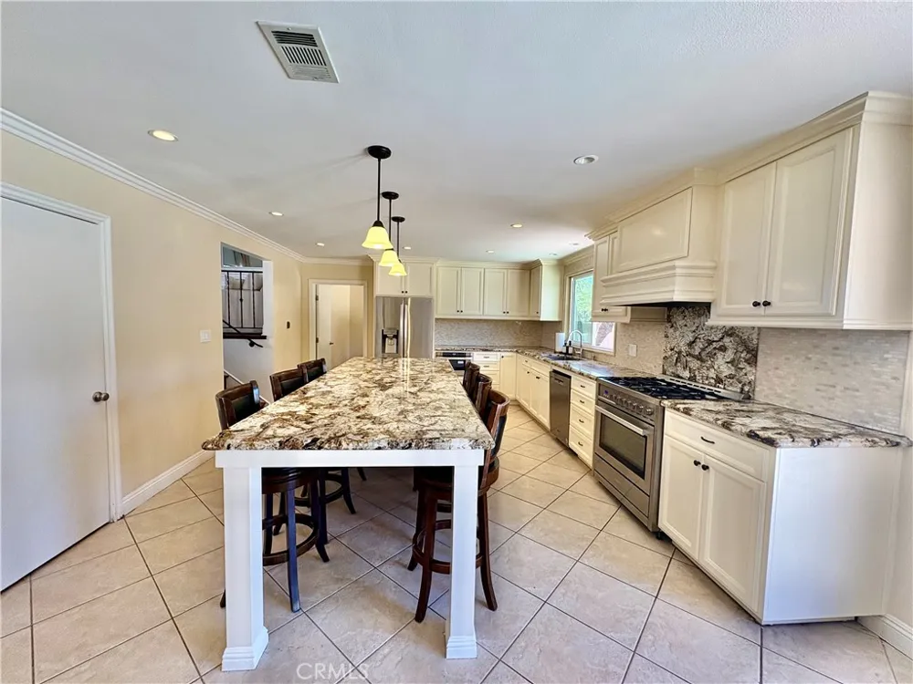 20441 Ravenwood Huntington Beach, CA 92646