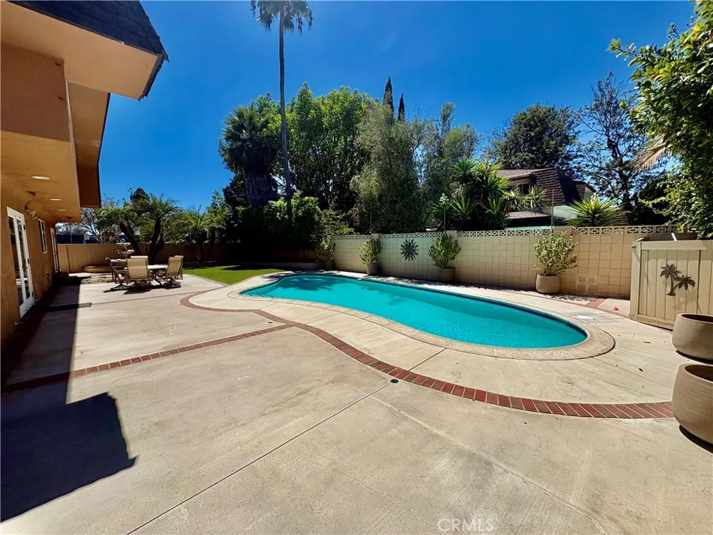 20441 Ravenwood Huntington Beach, CA 92646