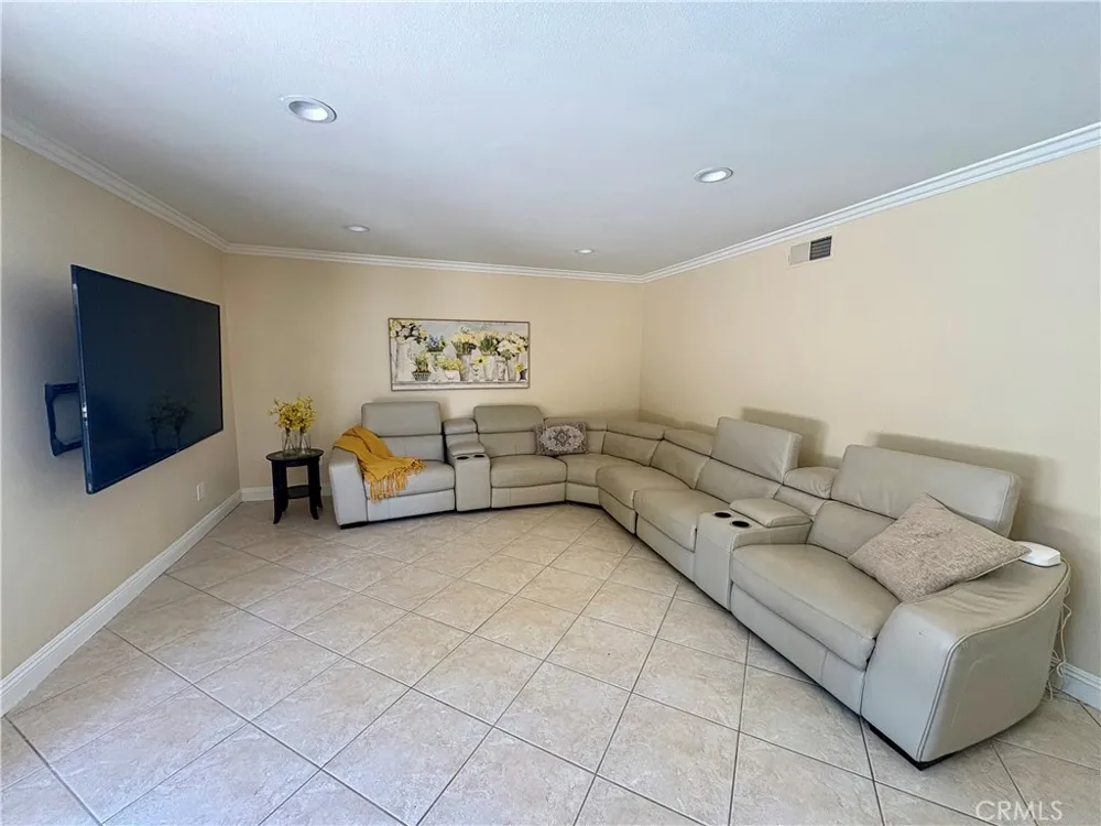 20441 Ravenwood Huntington Beach, CA 92646