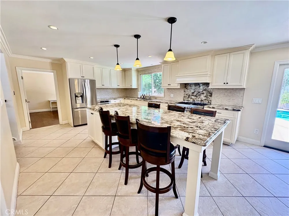 20441 Ravenwood Huntington Beach, CA 92646