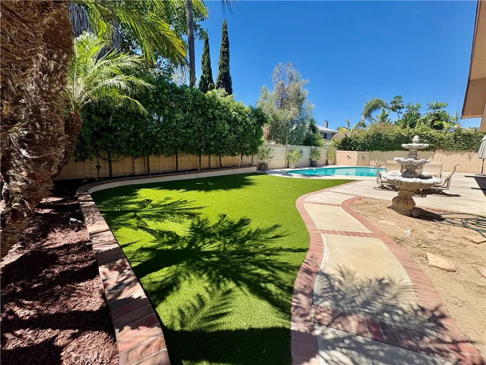 20441 Ravenwood Huntington Beach, CA 92646