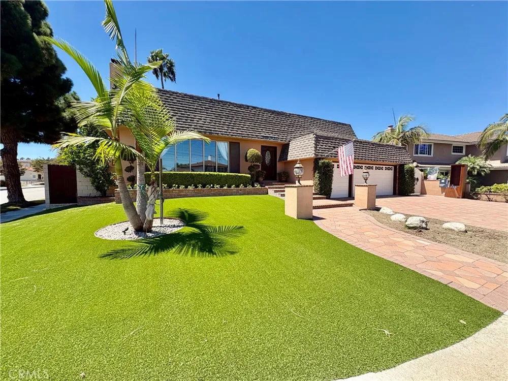 20441 Ravenwood Huntington Beach, CA 92646