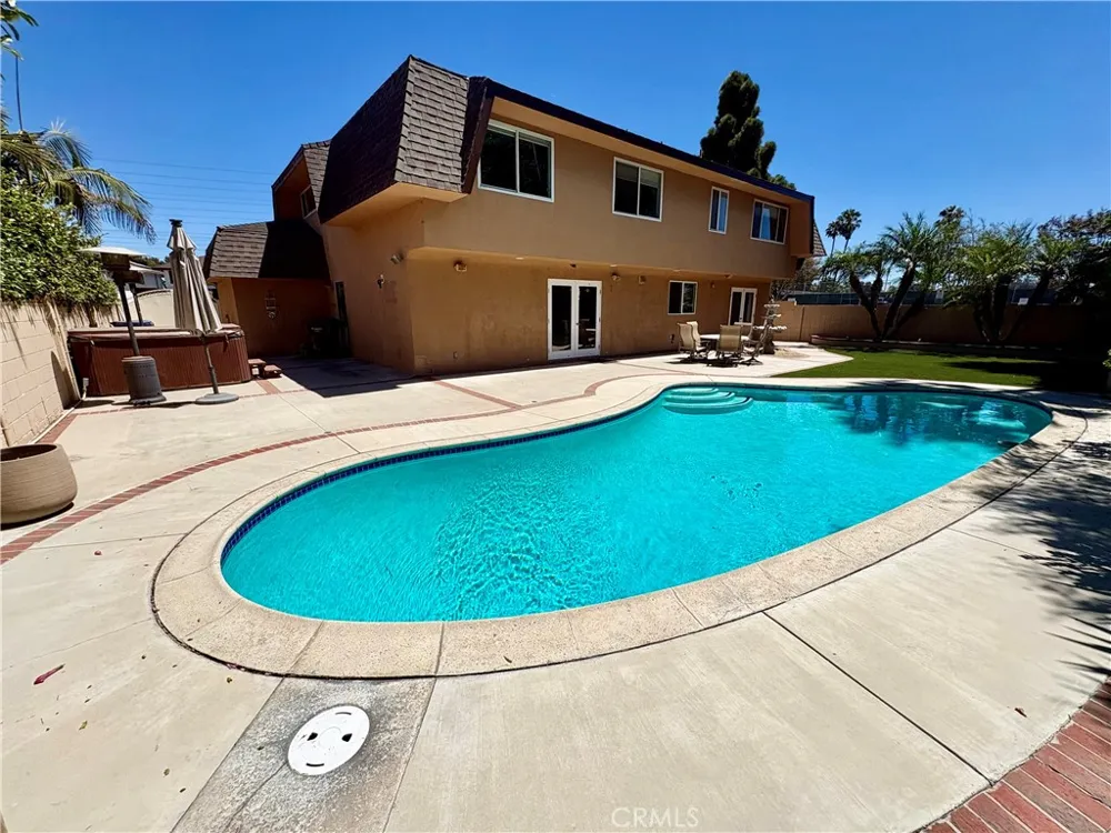 20441 Ravenwood Huntington Beach, CA 92646