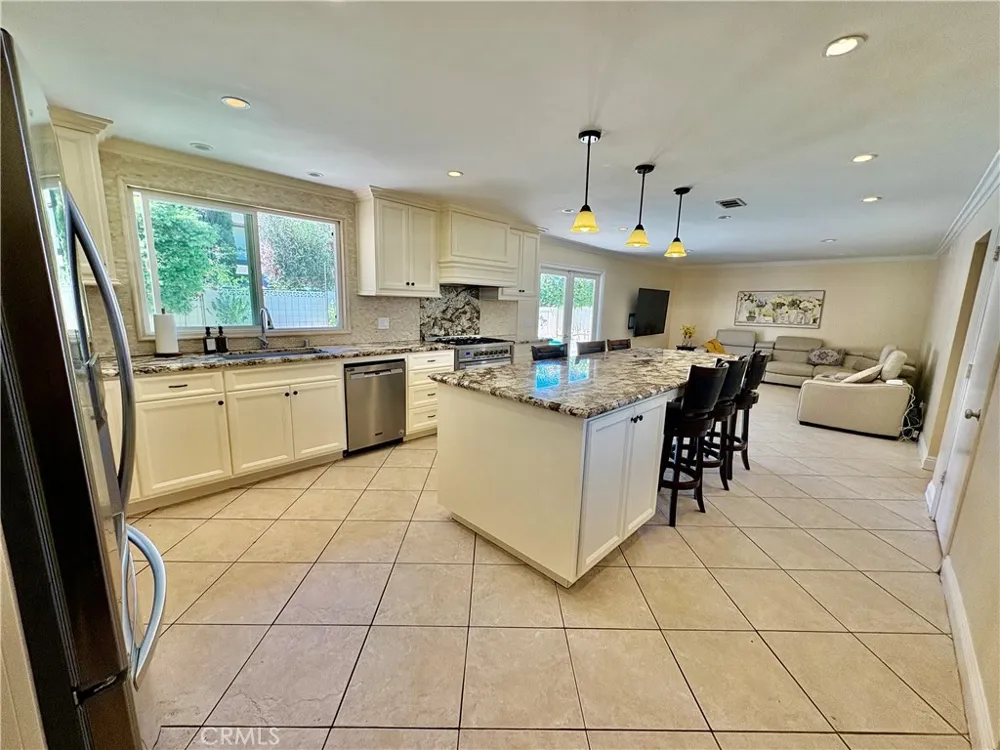 20441 Ravenwood Huntington Beach, CA 92646