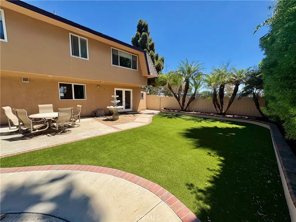 20441 Ravenwood Huntington Beach, CA 92646