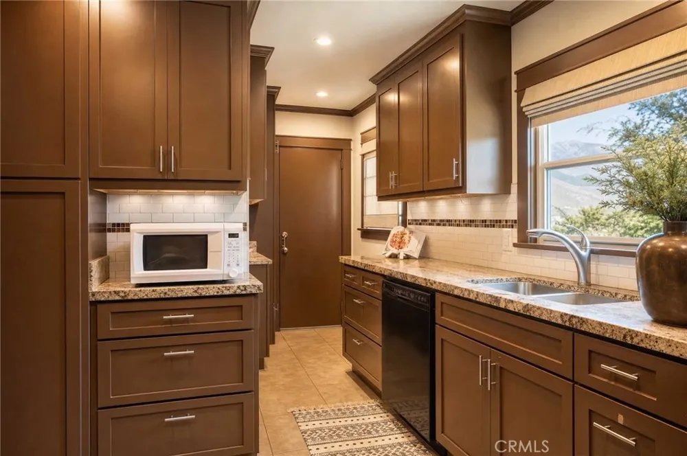 134 Melrose Monrovia, CA 91016