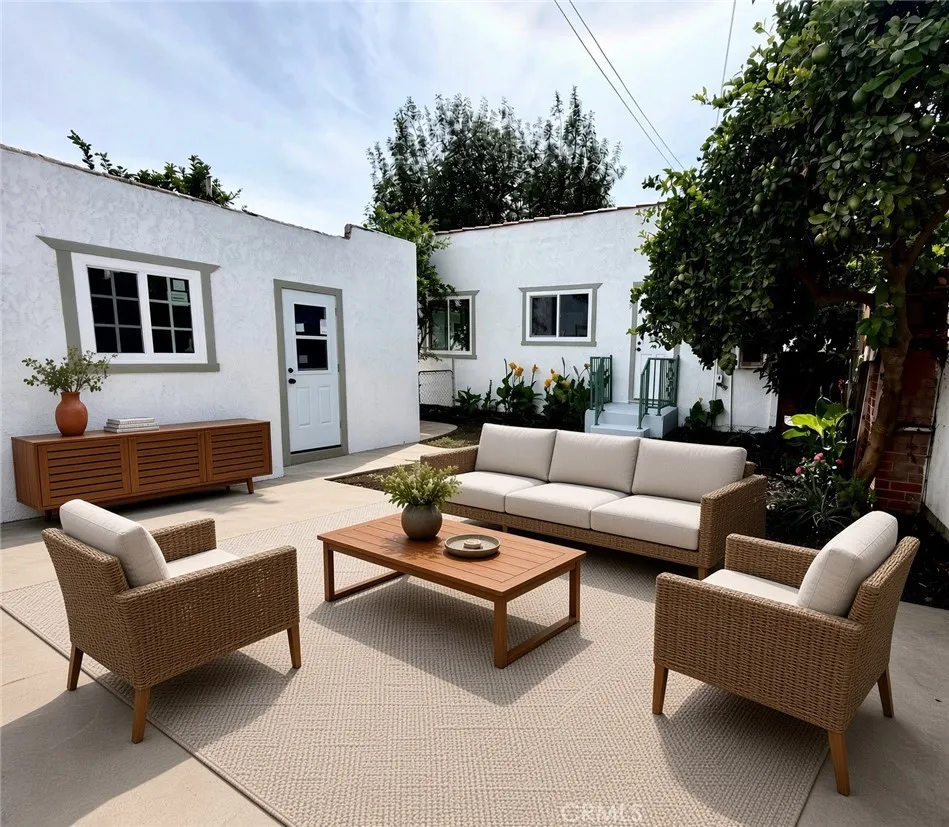 6072 Myrtle Avenue Long Beach, CA 90805