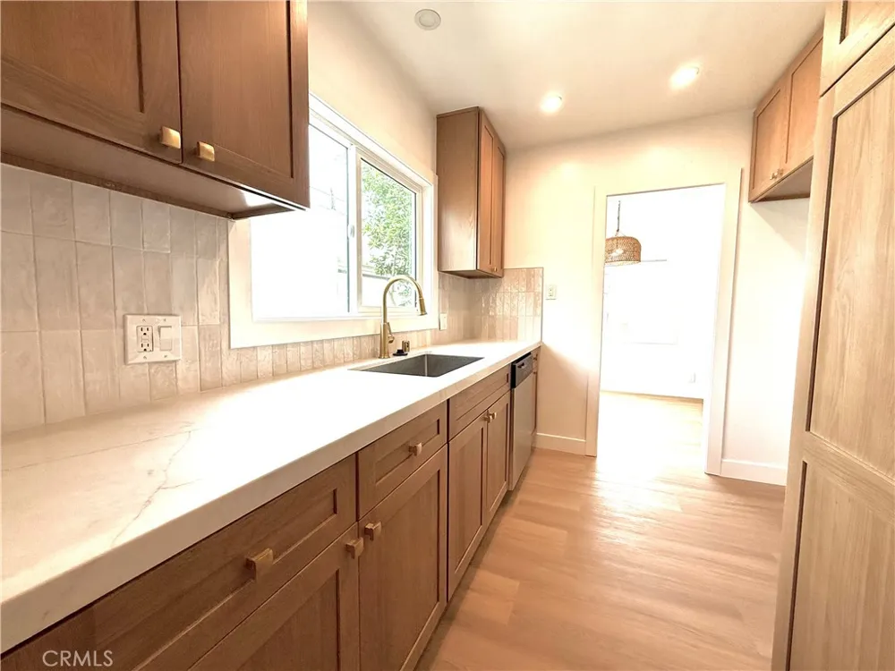 6072 Myrtle Avenue Long Beach, CA 90805