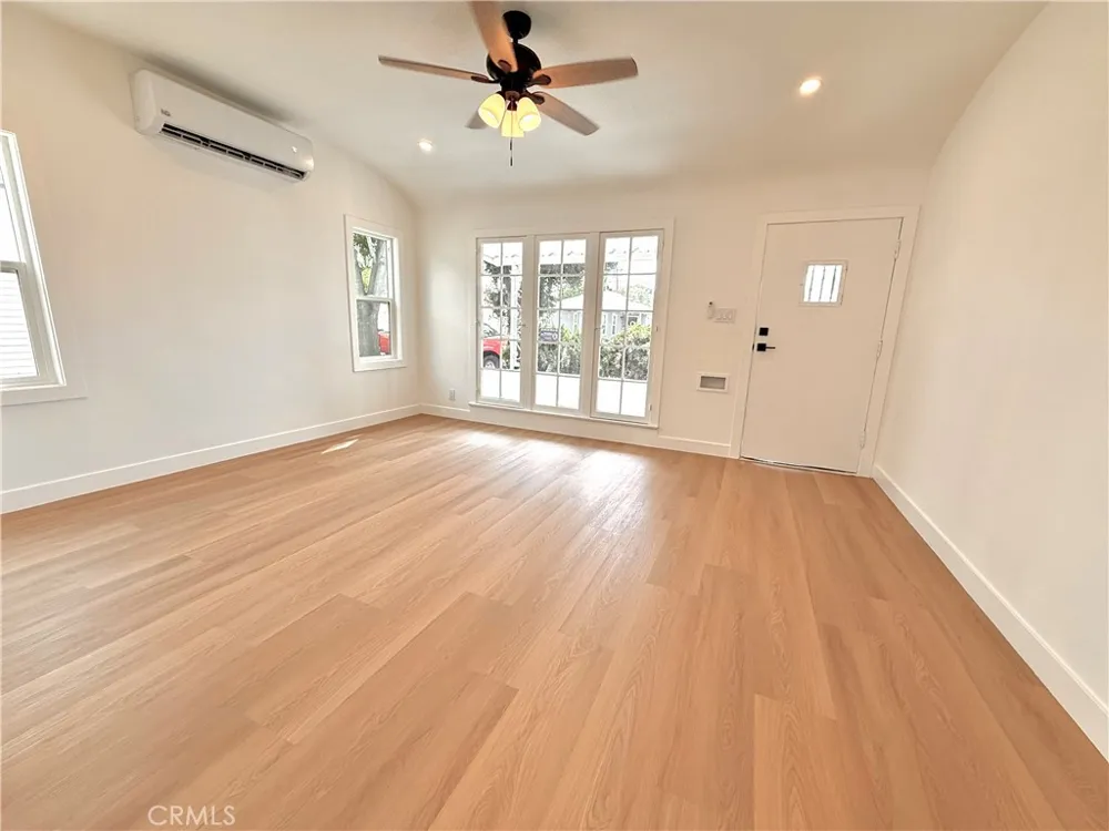 6072 Myrtle Avenue Long Beach, CA 90805