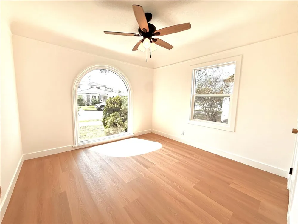 6072 Myrtle Avenue Long Beach, CA 90805
