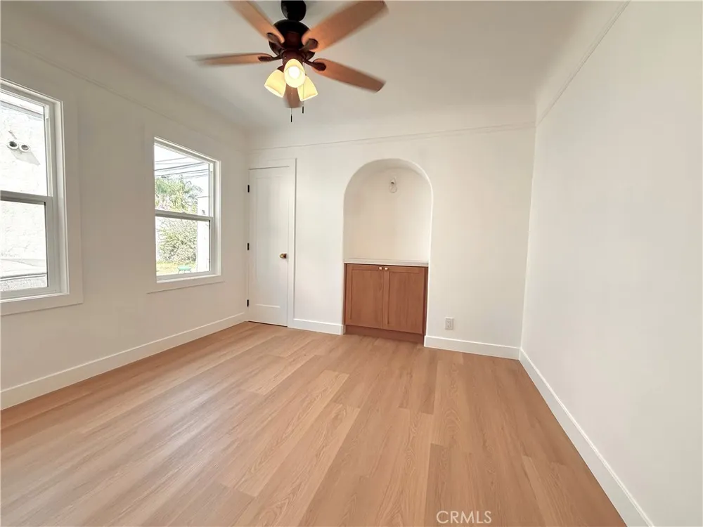 6072 Myrtle Avenue Long Beach, CA 90805