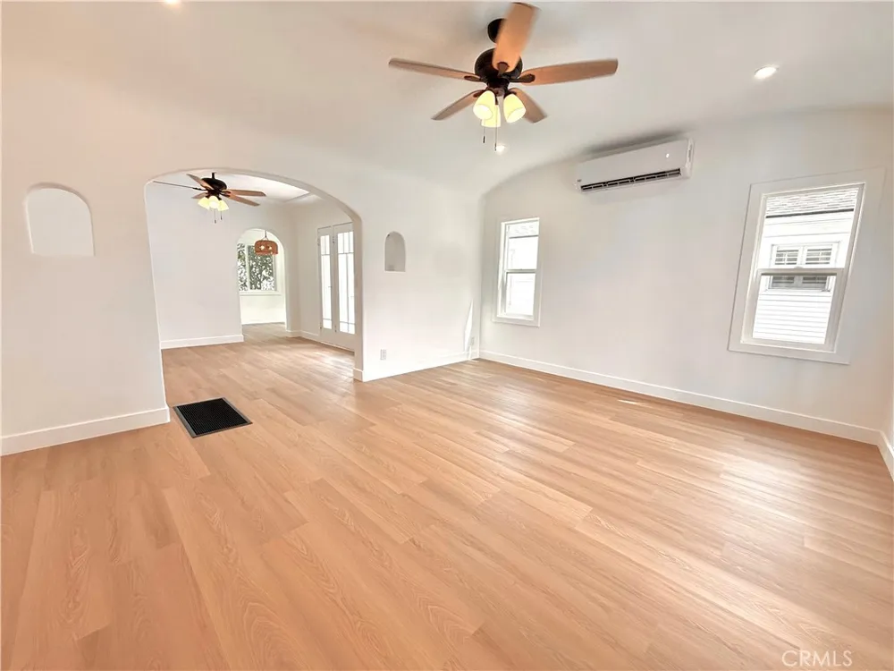 6072 Myrtle Avenue Long Beach, CA 90805