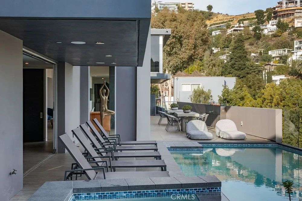 1489 Stebbins Terrace Los Angeles, CA 90069