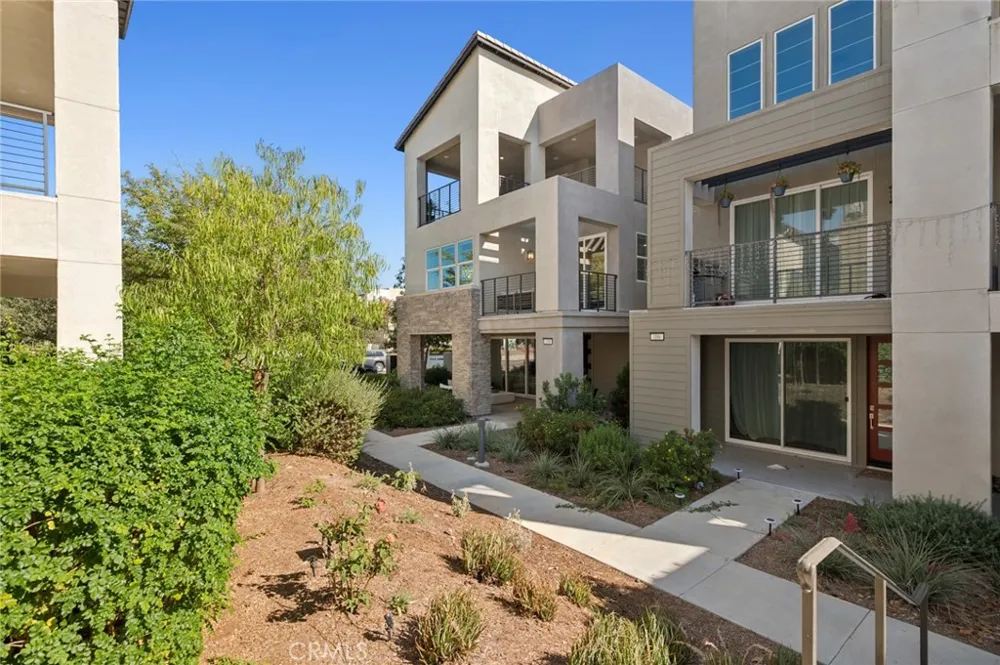 108 Shear Irvine, CA 92618