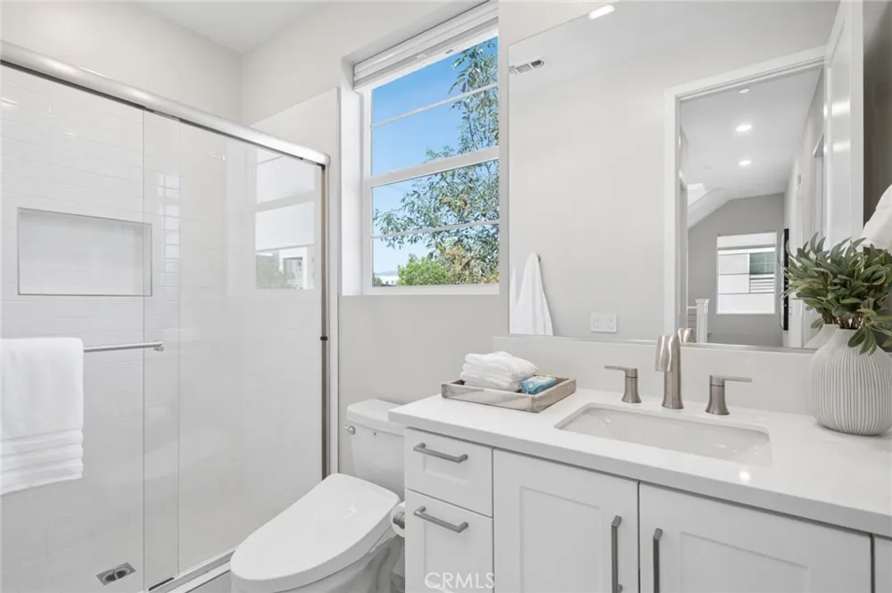 108 Shear Irvine, CA 92618