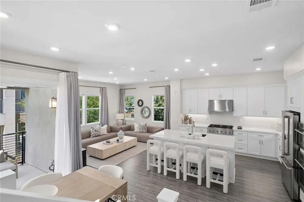 108 Shear Irvine, CA 92618
