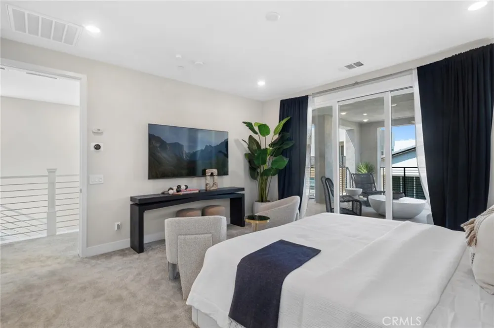 108 Shear Irvine, CA 92618