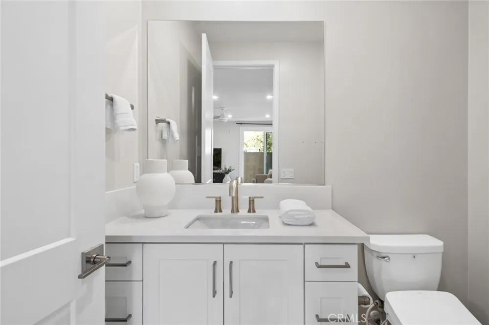 108 Shear Irvine, CA 92618
