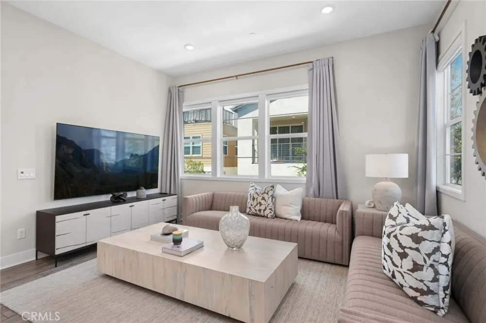 108 Shear Irvine, CA 92618
