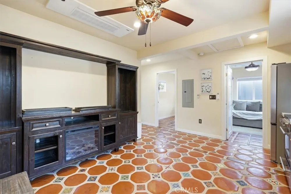 512 S Maple Santa Ana, CA 92701