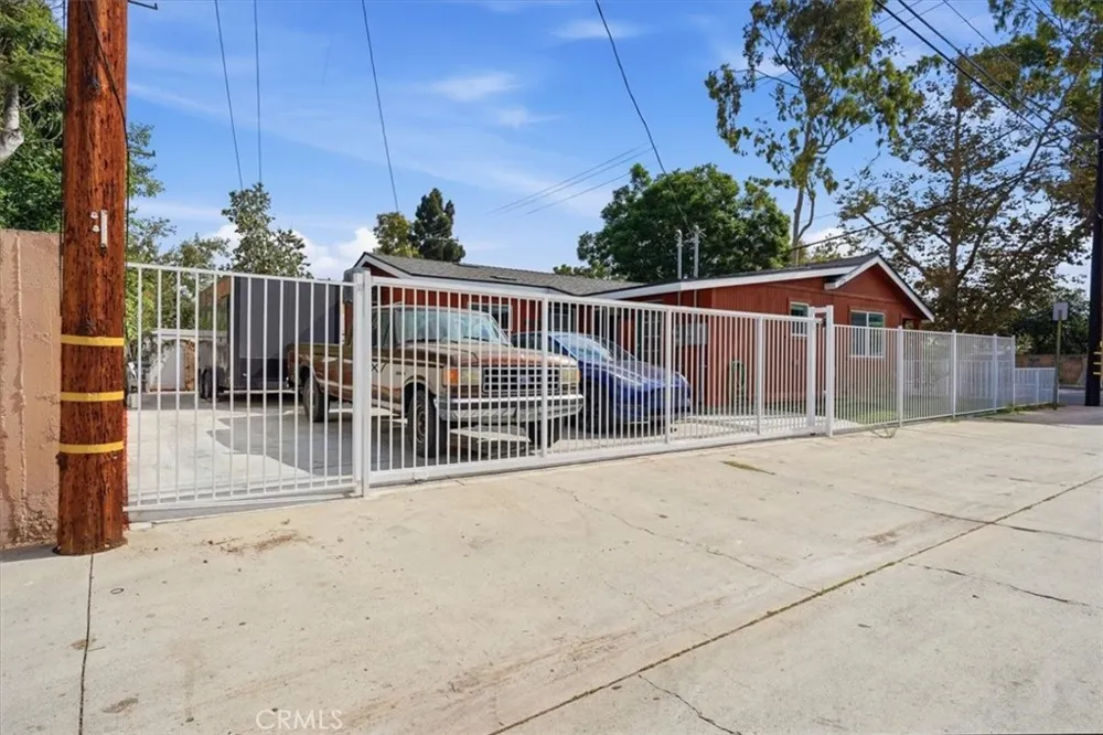 512 S Maple Santa Ana, CA 92701