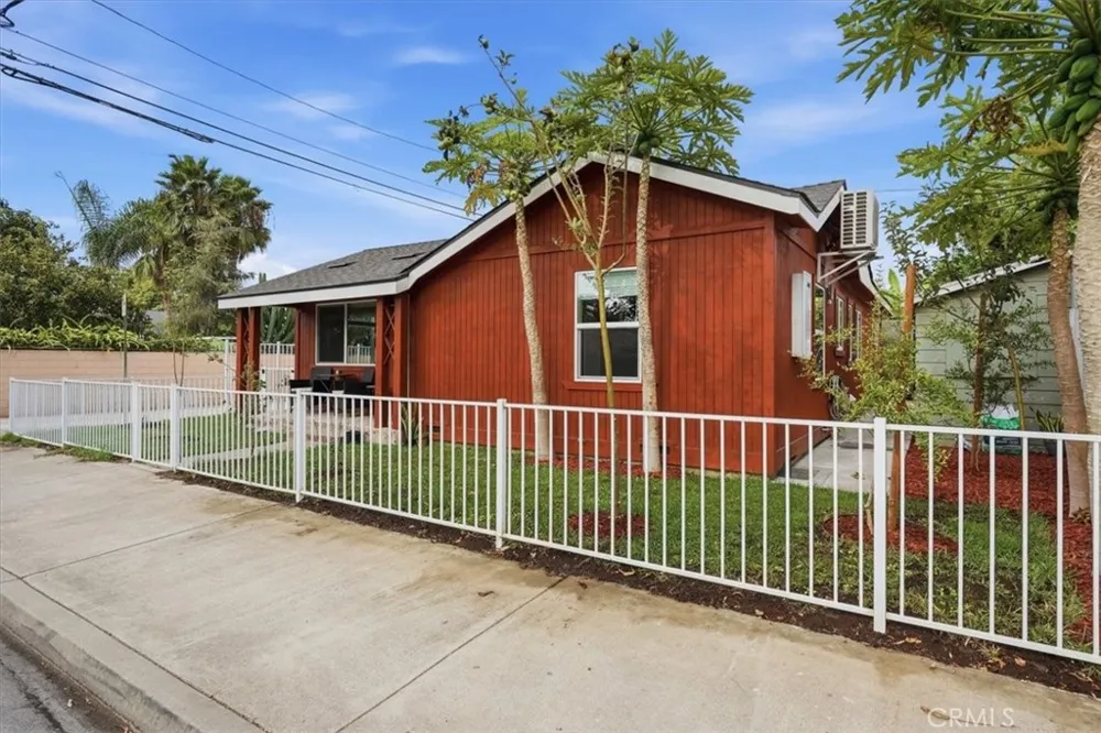 512 S Maple Santa Ana, CA 92701