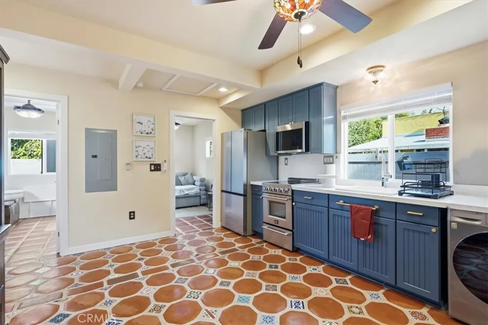 512 S Maple Santa Ana, CA 92701
