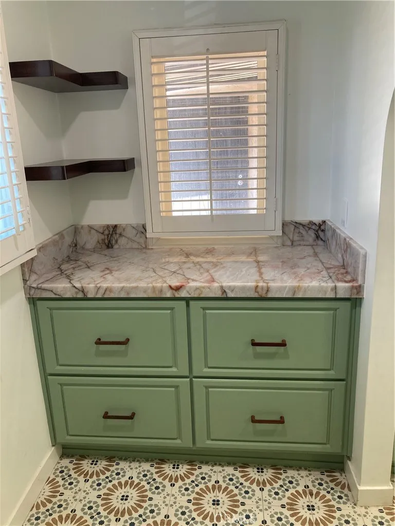 2032 Blenheim Riverside, CA 92507