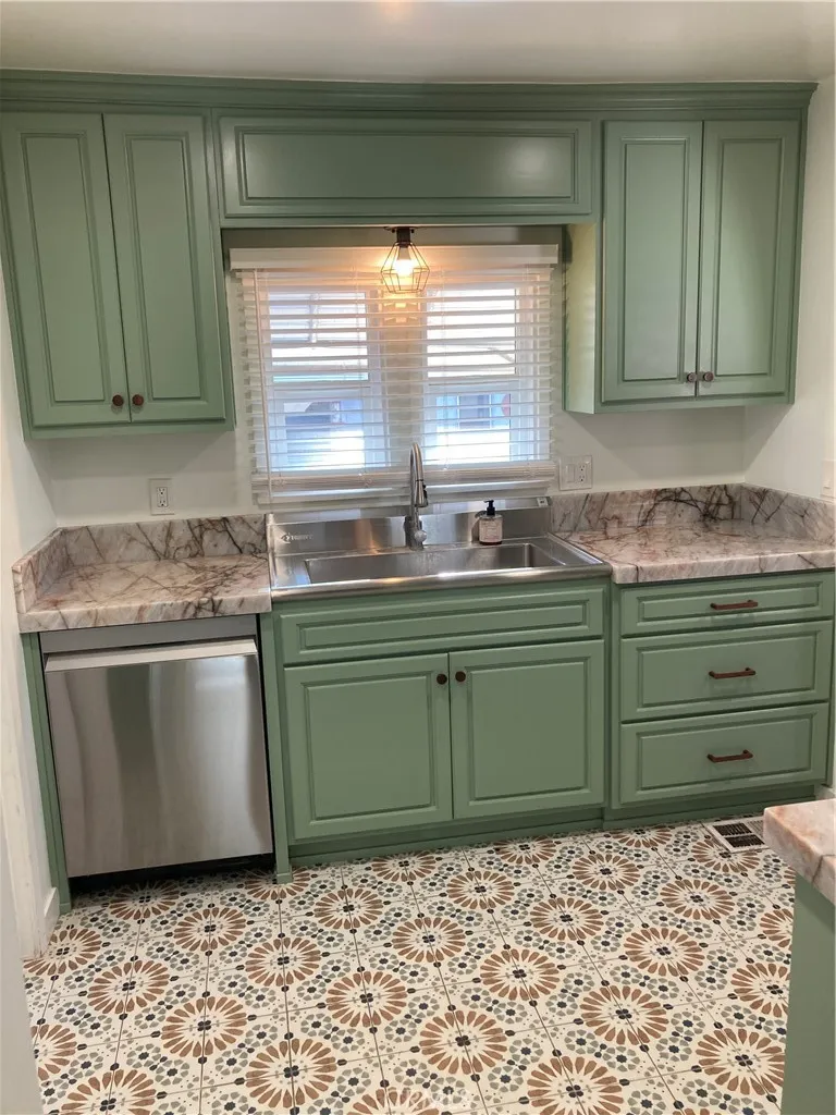 2032 Blenheim Riverside, CA 92507