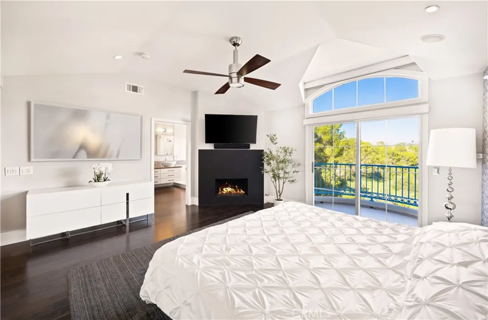 4 Chandon Newport Coast, CA 92657