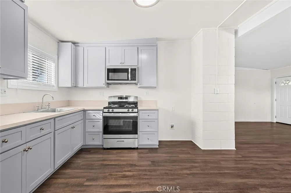 14046 Oval Whittier, CA 90605