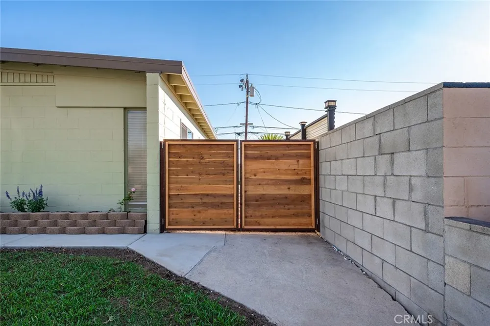 14046 Oval Whittier, CA 90605