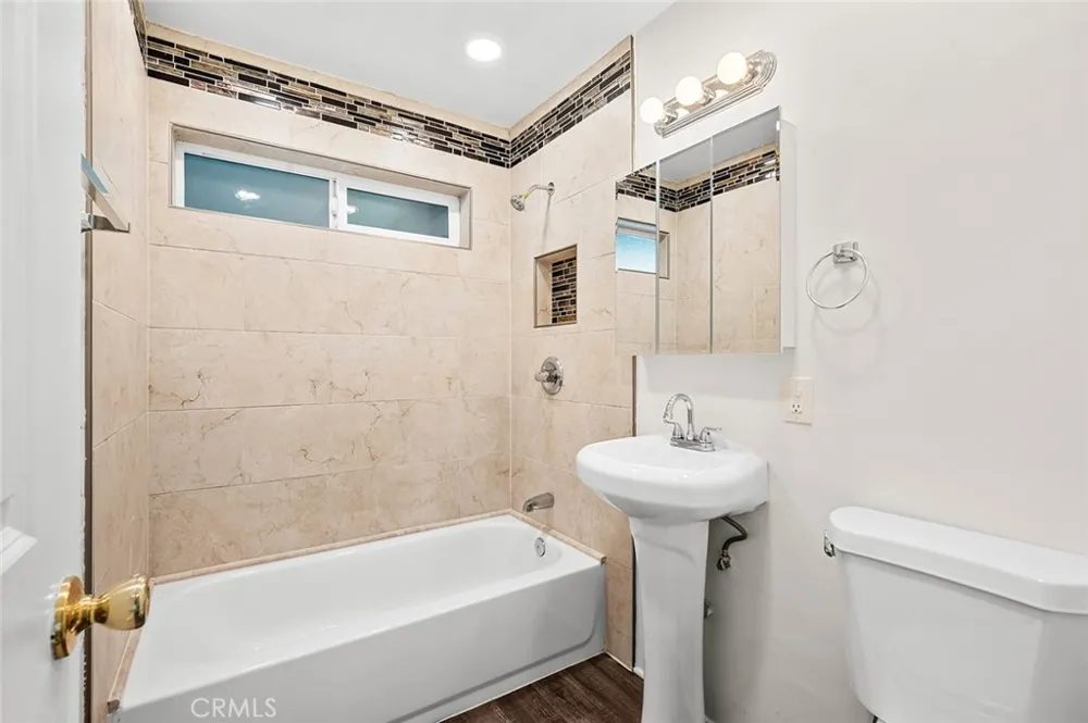14046 Oval Whittier, CA 90605