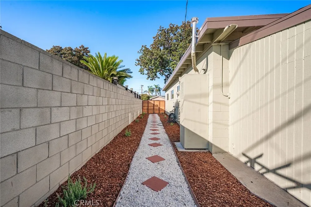 14046 Oval Whittier, CA 90605