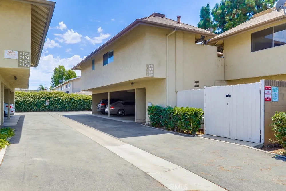 9502 Pettswood Dr #7 Huntington Beach, CA 92646