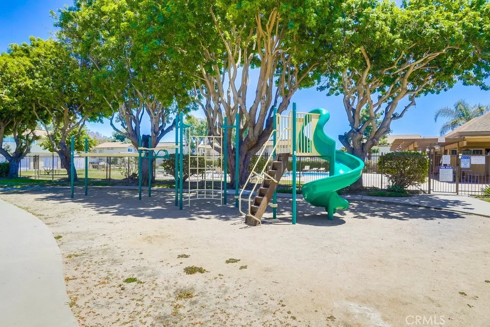 9502 Pettswood Dr #7 Huntington Beach, CA 92646