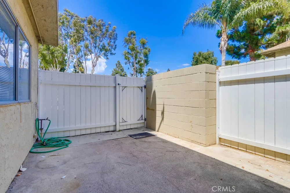 9502 Pettswood Dr #7 Huntington Beach, CA 92646