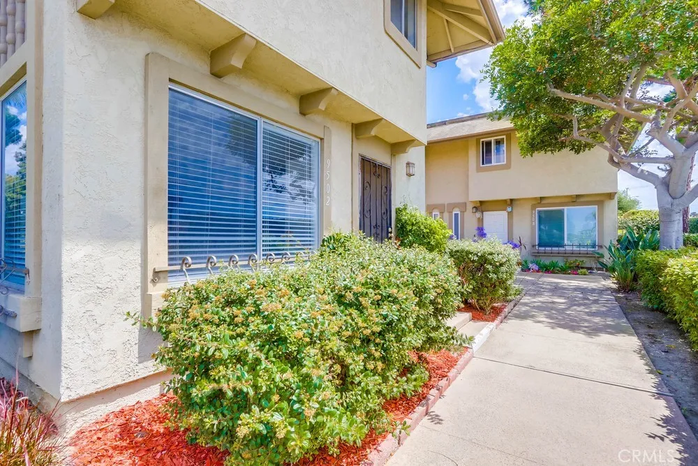 9502 Pettswood Dr #7 Huntington Beach, CA 92646